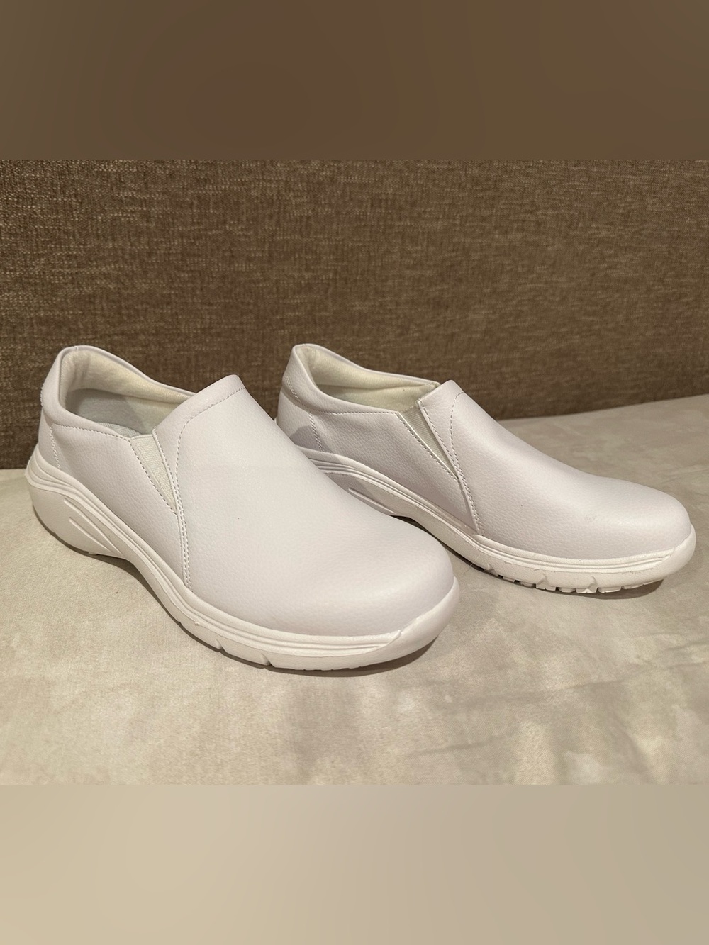 Hawkwell Slip-On Comfort nurse Shoe, White size 7
